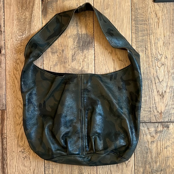 Vicki Jean - Devyn Leather Bag - Camo - Picture 1 of 6